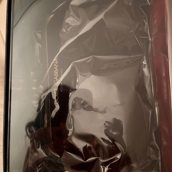 New Dolce and Gabanna 2pc lotion and clutch set in a box - Picture 3 of 6